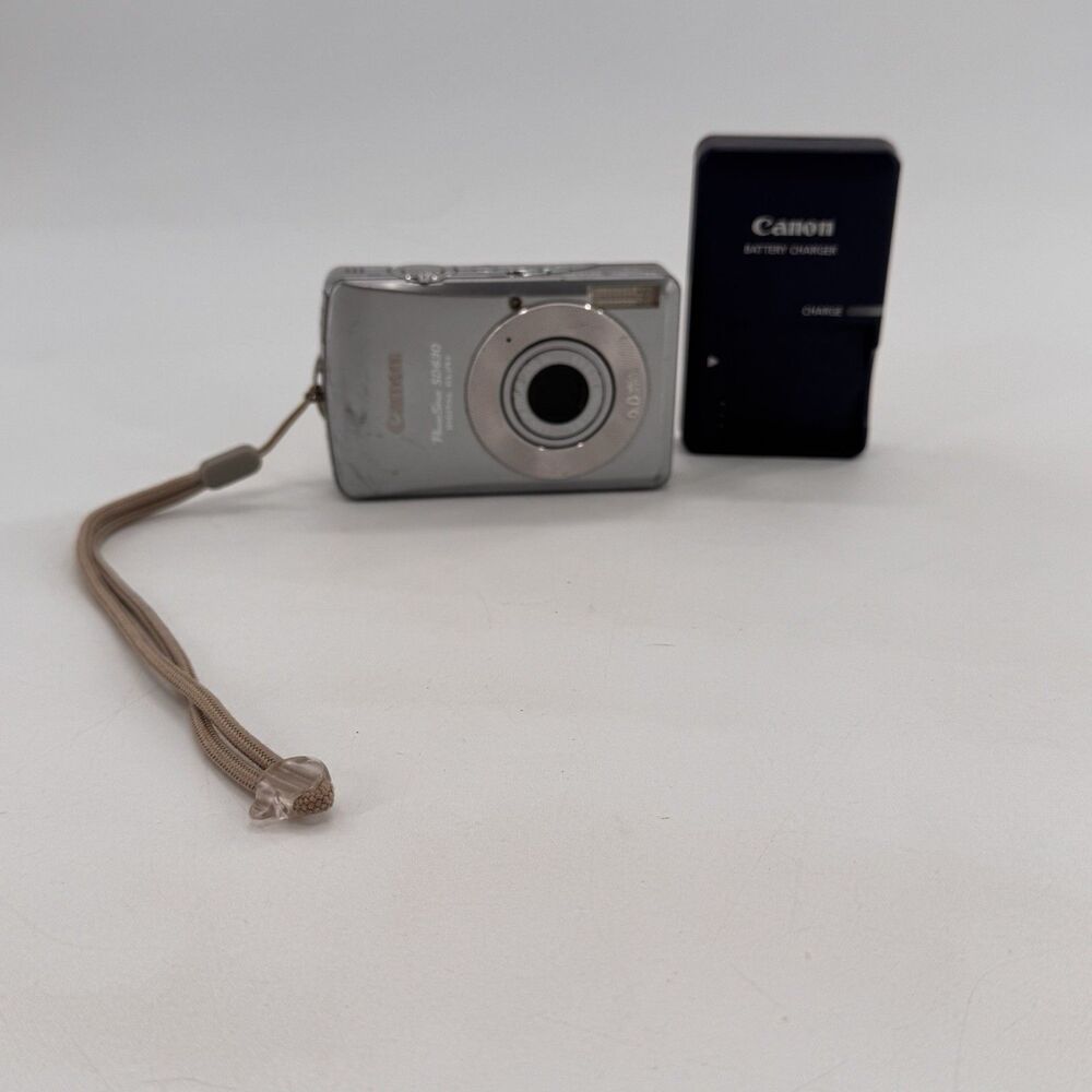 Canon PowerShot SD630 Digital ELPH 6MP Camera Silver Tested W/ Battery & Charger
